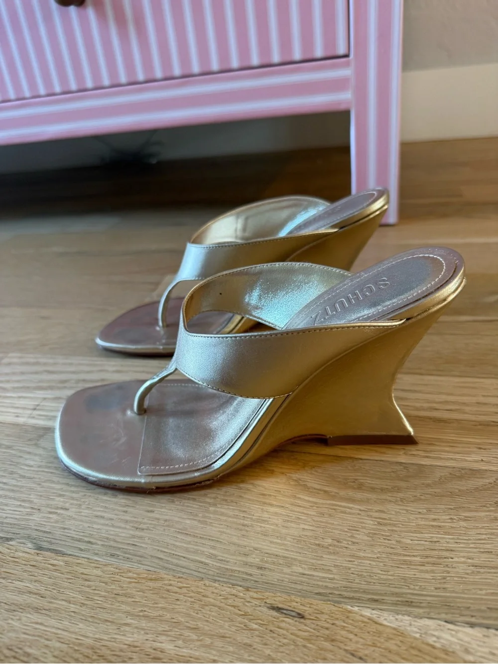 SCHUTZ sleek metallic